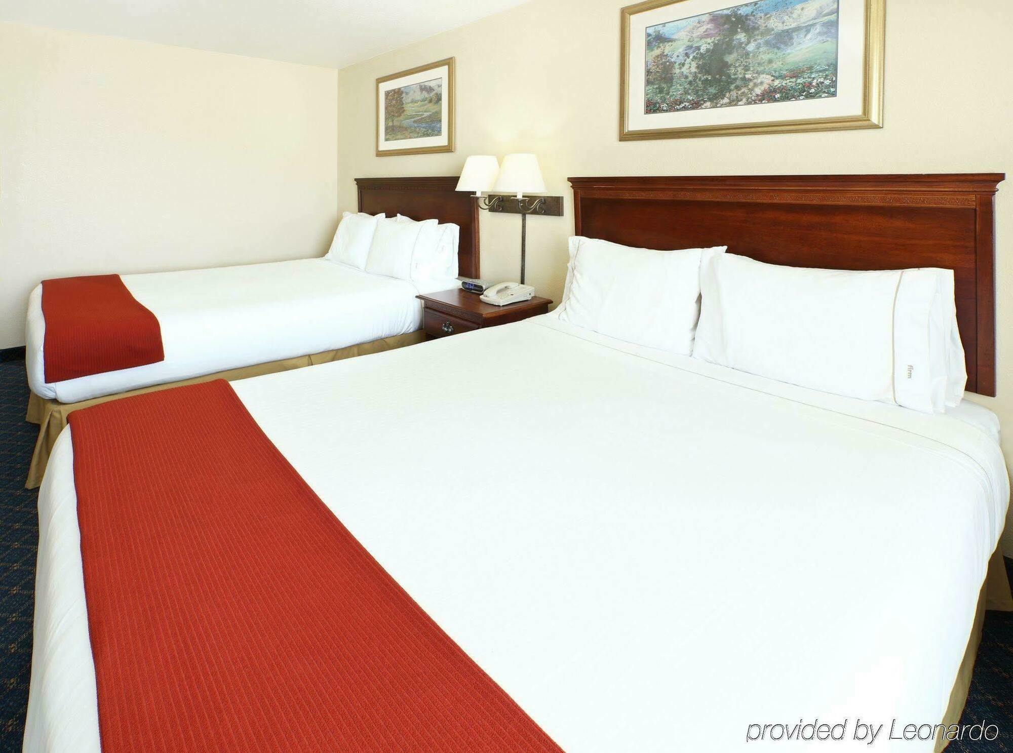 Holiday Inn Express Hotels & Suites Mountain Home By Ihg Ruang foto